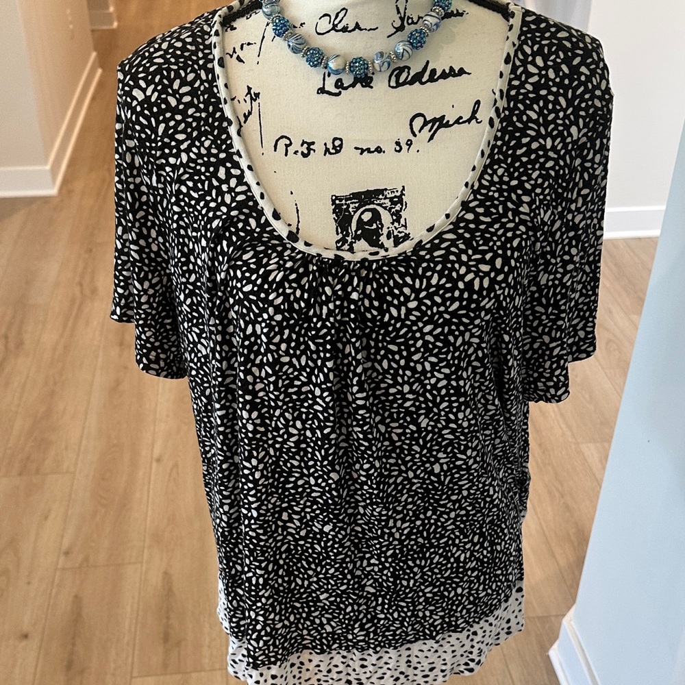 Simply Vera Vera Wang Monochrome Leaf Print Top